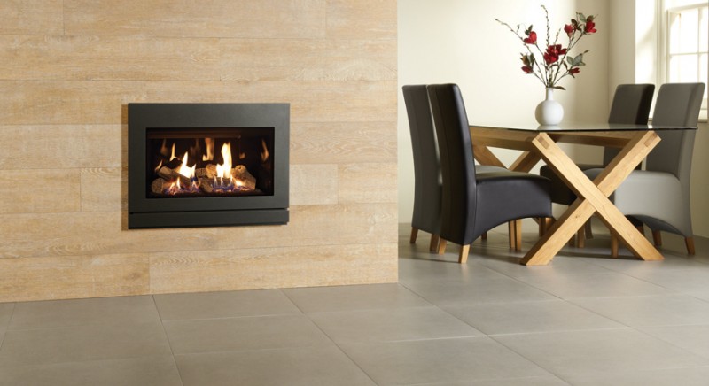 Riva2-670-Designio2-Graphite-avec-revetement-en-verre-noir-et-carreaux-dhabillage-de-cheminee-Rovere-Wood-Effect-mi